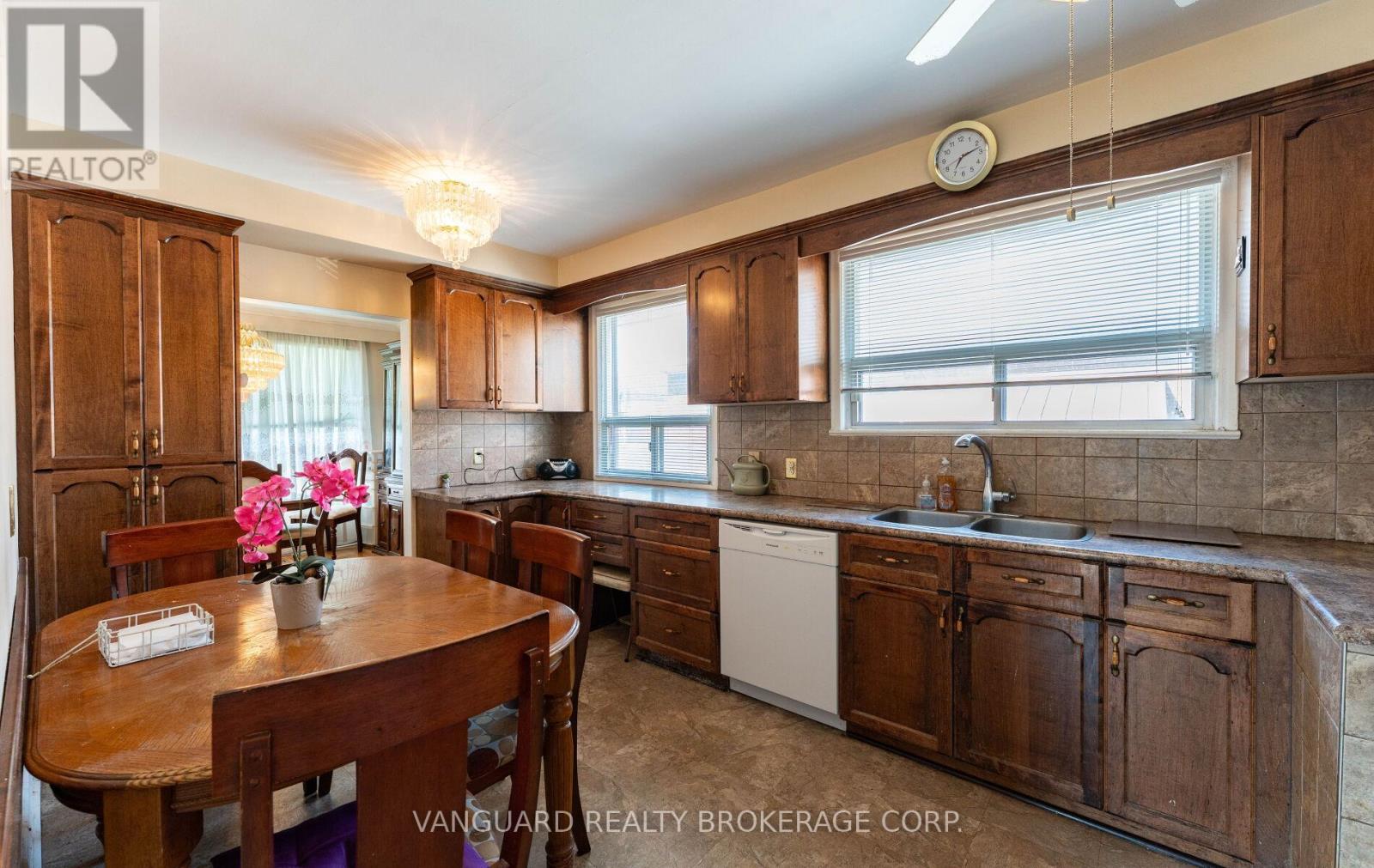 182 Dixon Road, Toronto, Ontario  M9P 2L8 - Photo 16 - W13144198