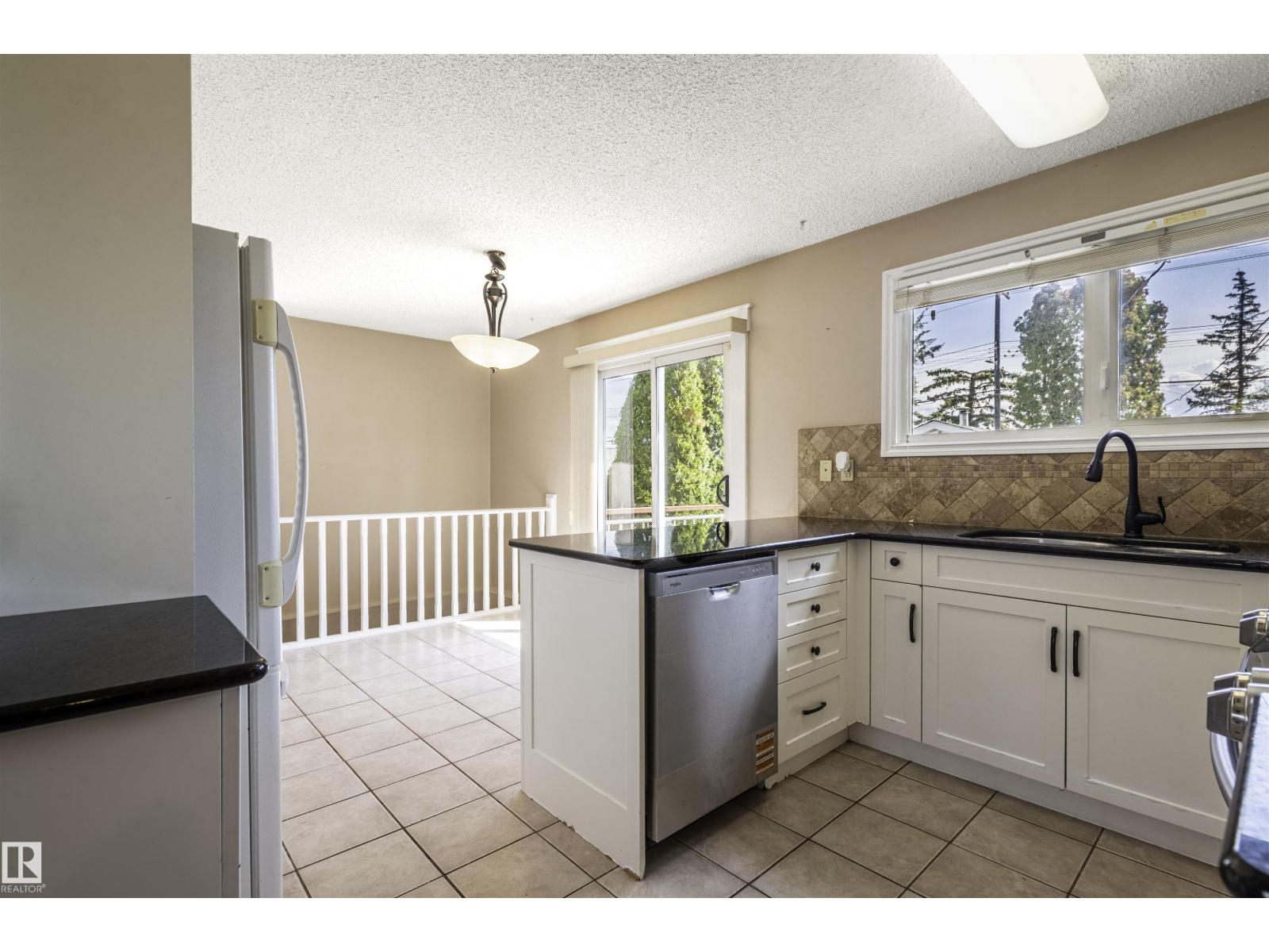 9331 52 St Nw, Edmonton, Alberta  T6B 1G5 - Photo 12 - E4488722