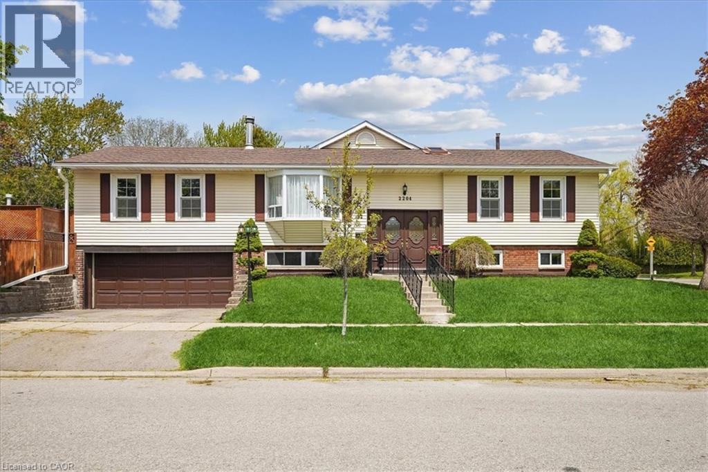 2204 CARTIER Crescent, Burlington, Ontario