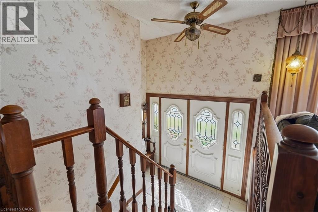 2204 Cartier Crescent, Burlington, Ontario  L7P 2Z5 - Photo 4 - 40831552