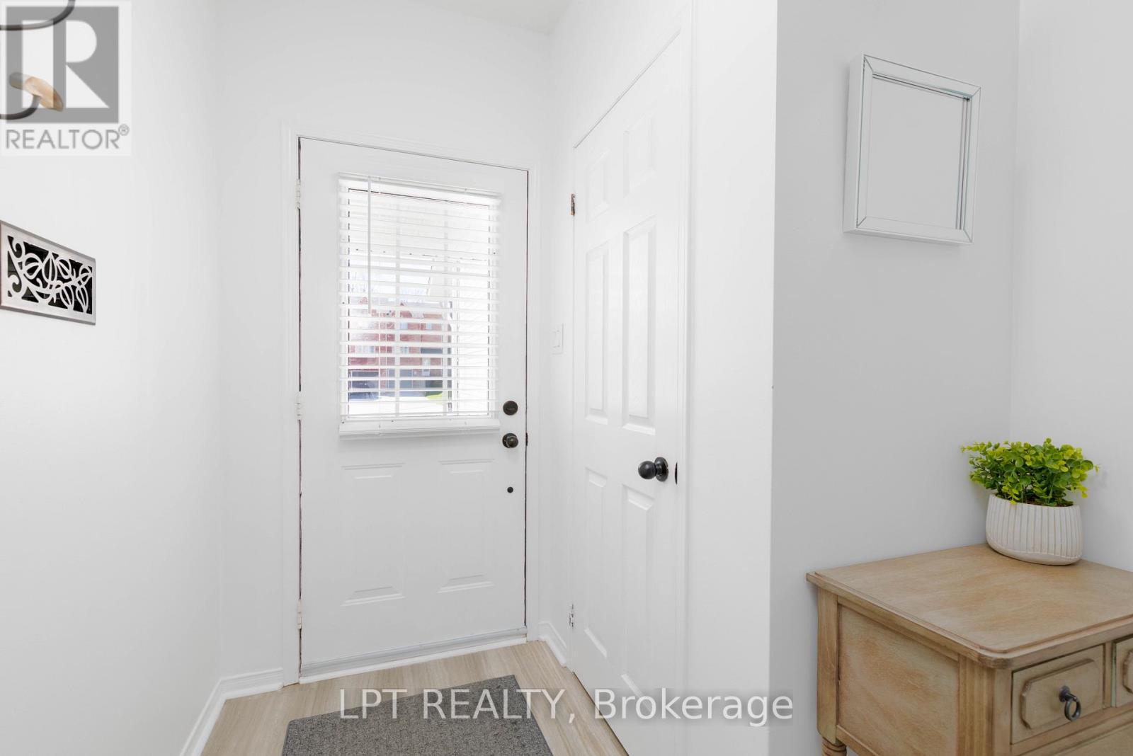25 Hattie Court, Georgina, Ontario  L4P 3Z7 - Photo 7 - N13148292