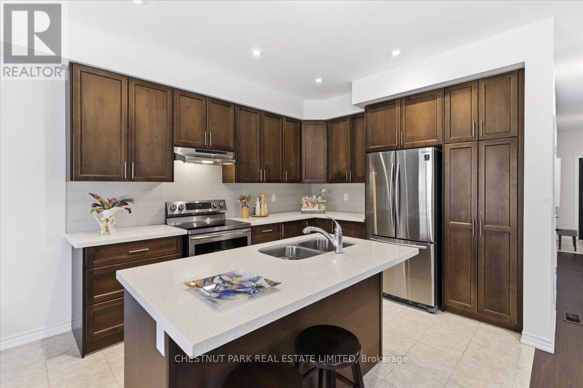 21 Harry Thornton Lane, Uxbridge, Ontario  L9P 0E9 - Photo 8 - N13148298