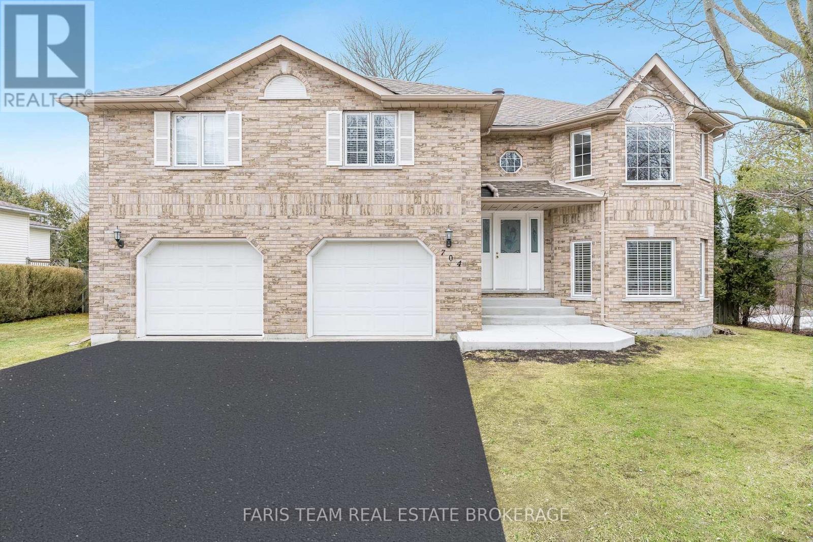 704 Trinity Street, Innisfil, Ontario  L9S 2G8 - Photo 2 - N13148492