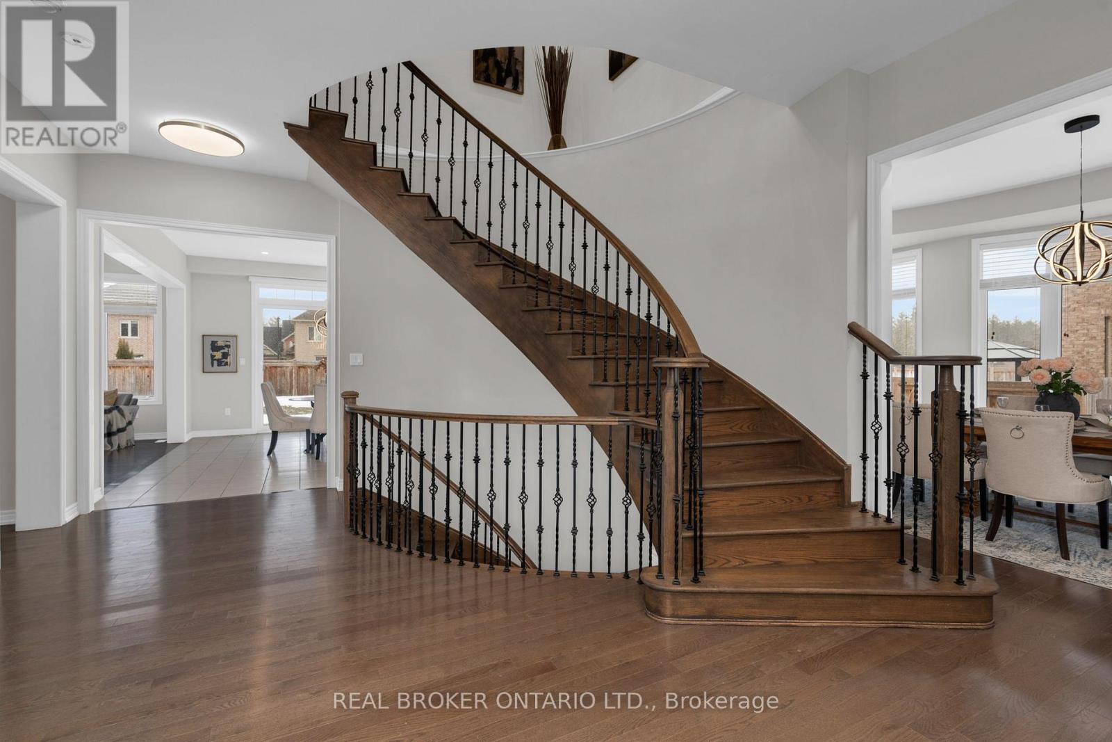56 Redmond Crescent, Springwater, Ontario  L9X 2A2 - Photo 4 - S13148482