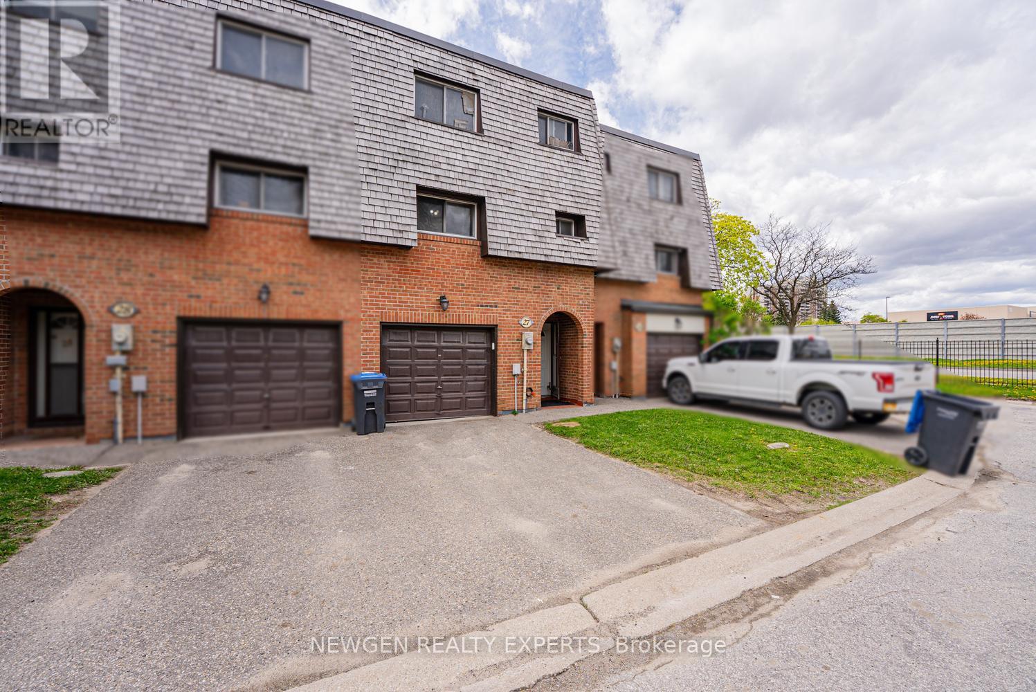 27 Briar Path, Brampton, Ontario L6T 2A2 - Photo 2 - W13148120