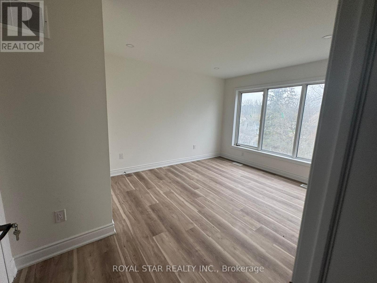 504 Guelph Street, Halton Hills, Ontario  L0P 1K0 - Photo 2 - W13148234