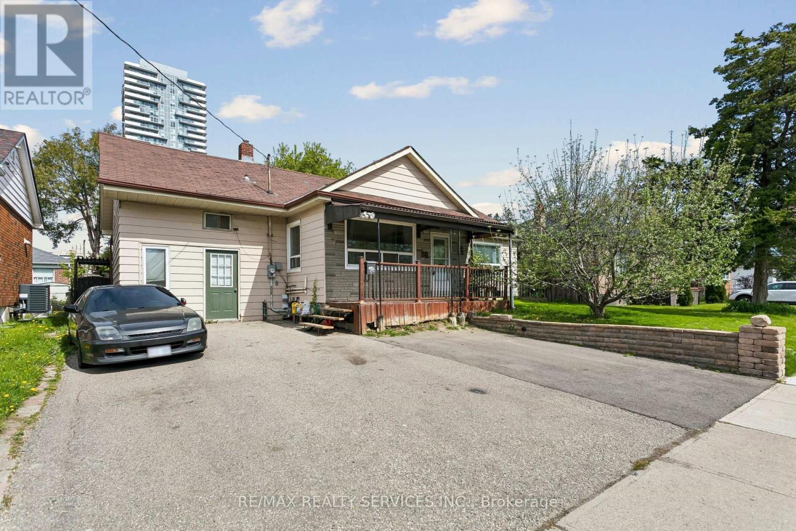 30 Eastern Avenue, Brampton, Ontario  L6W 1X6 - Photo 2 - W13148270