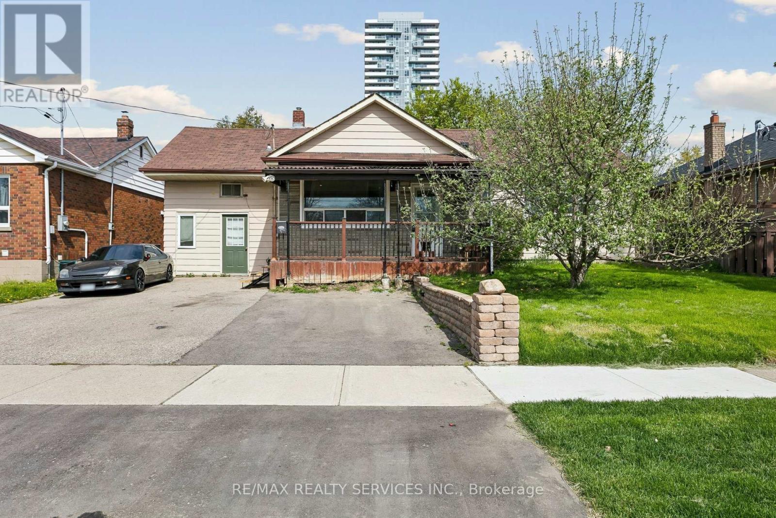30 Eastern Avenue, Brampton, Ontario  L6W 1X6 - Photo 3 - W13148270
