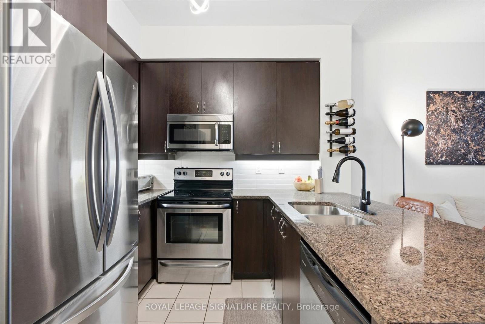 527 - 1185 The Queensway, Toronto, Ontario  M8Z 0C6 - Photo 3 - W13148424