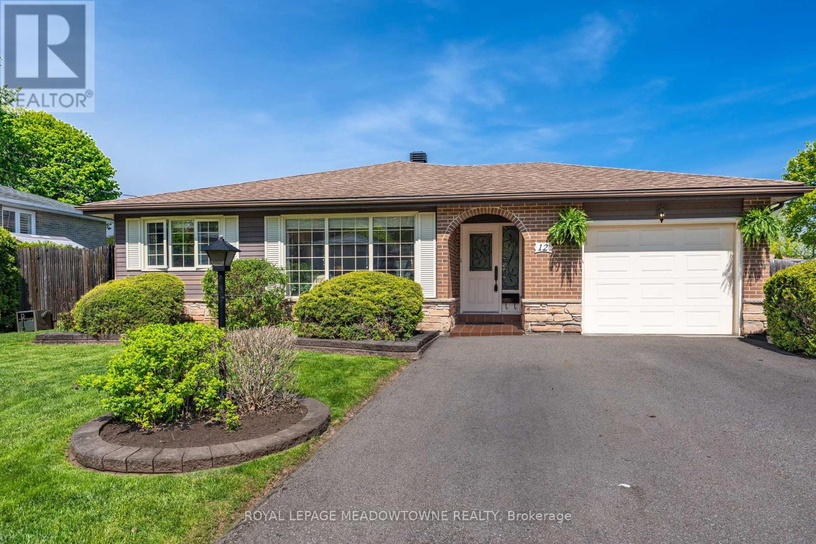 12 Heather Court, Halton Hills, Ontario  L7G 2R6 - Photo 1 - W13148444
