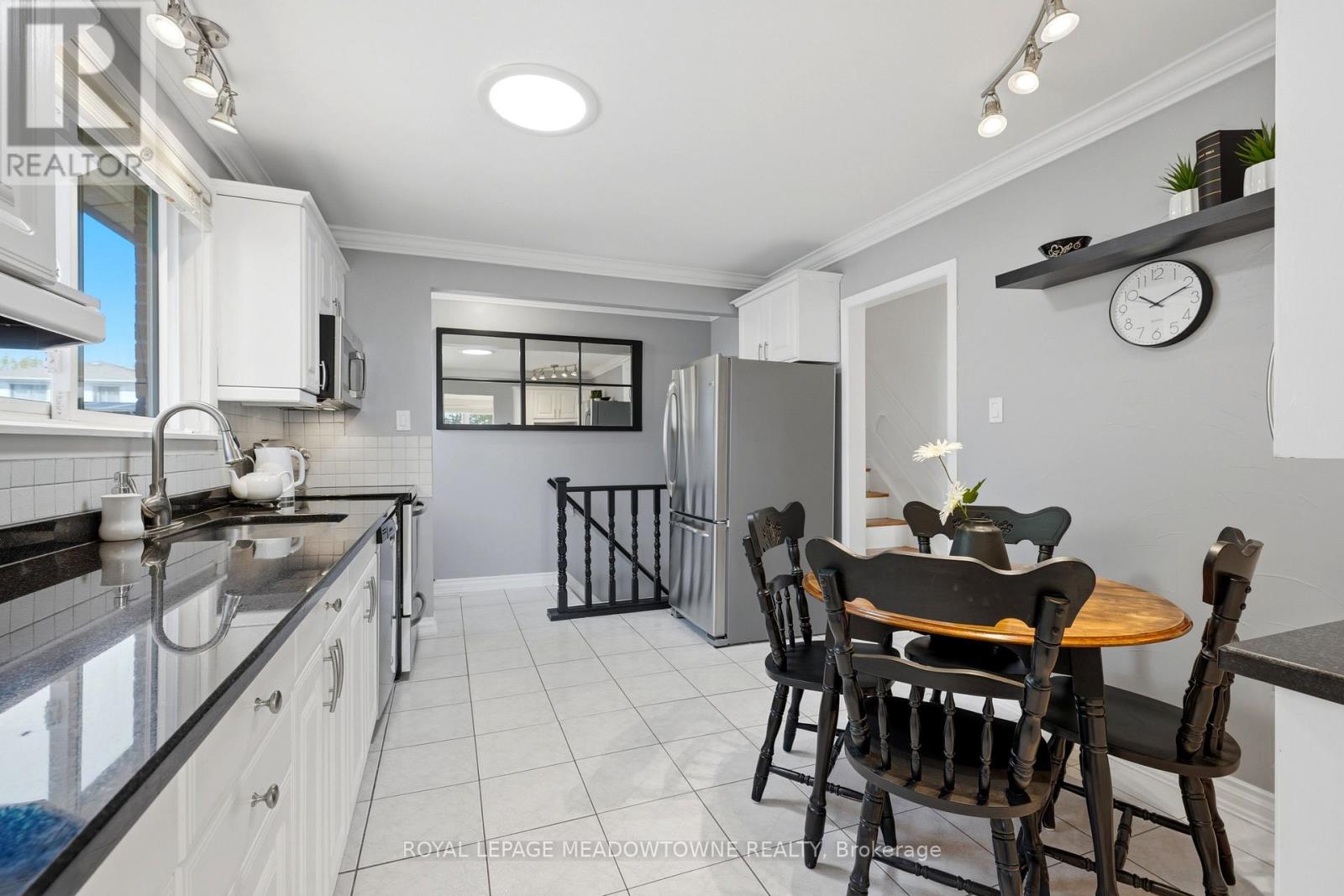 12 Heather Court, Halton Hills, Ontario  L7G 2R6 - Photo 11 - W13148444