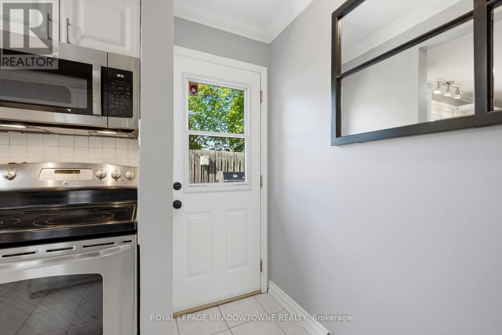 12 Heather Court, Halton Hills, Ontario  L7G 2R6 - Photo 16 - W13148444