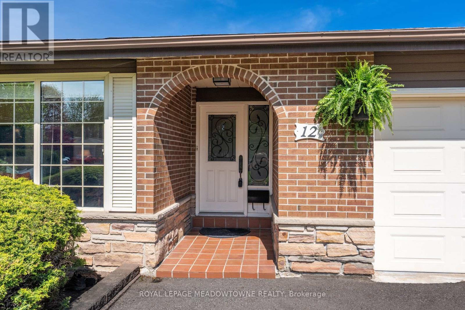 12 Heather Court, Halton Hills, Ontario  L7G 2R6 - Photo 2 - W13148444