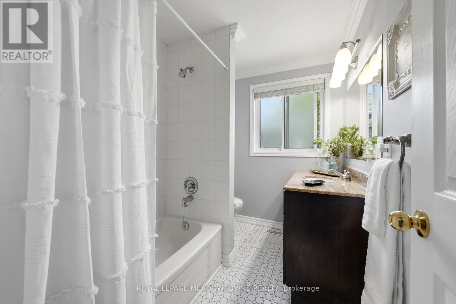 12 Heather Court, Halton Hills, Ontario  L7G 2R6 - Photo 21 - W13148444