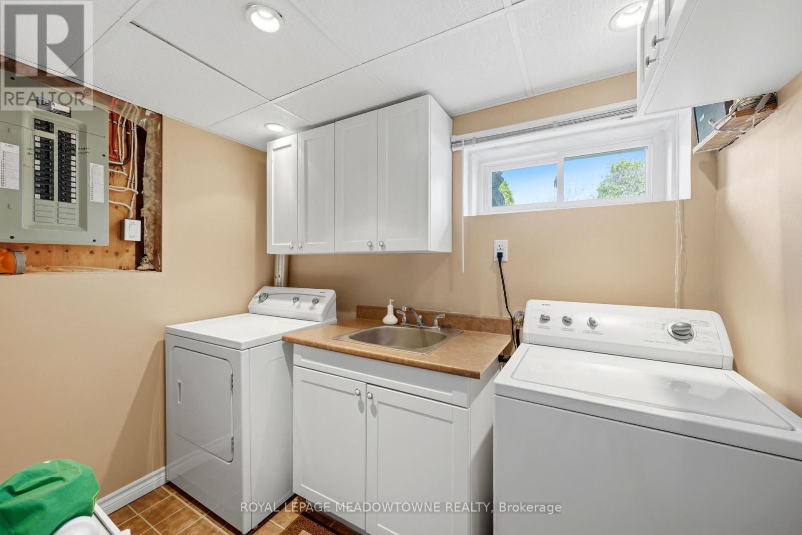 12 Heather Court, Halton Hills, Ontario  L7G 2R6 - Photo 36 - W13148444