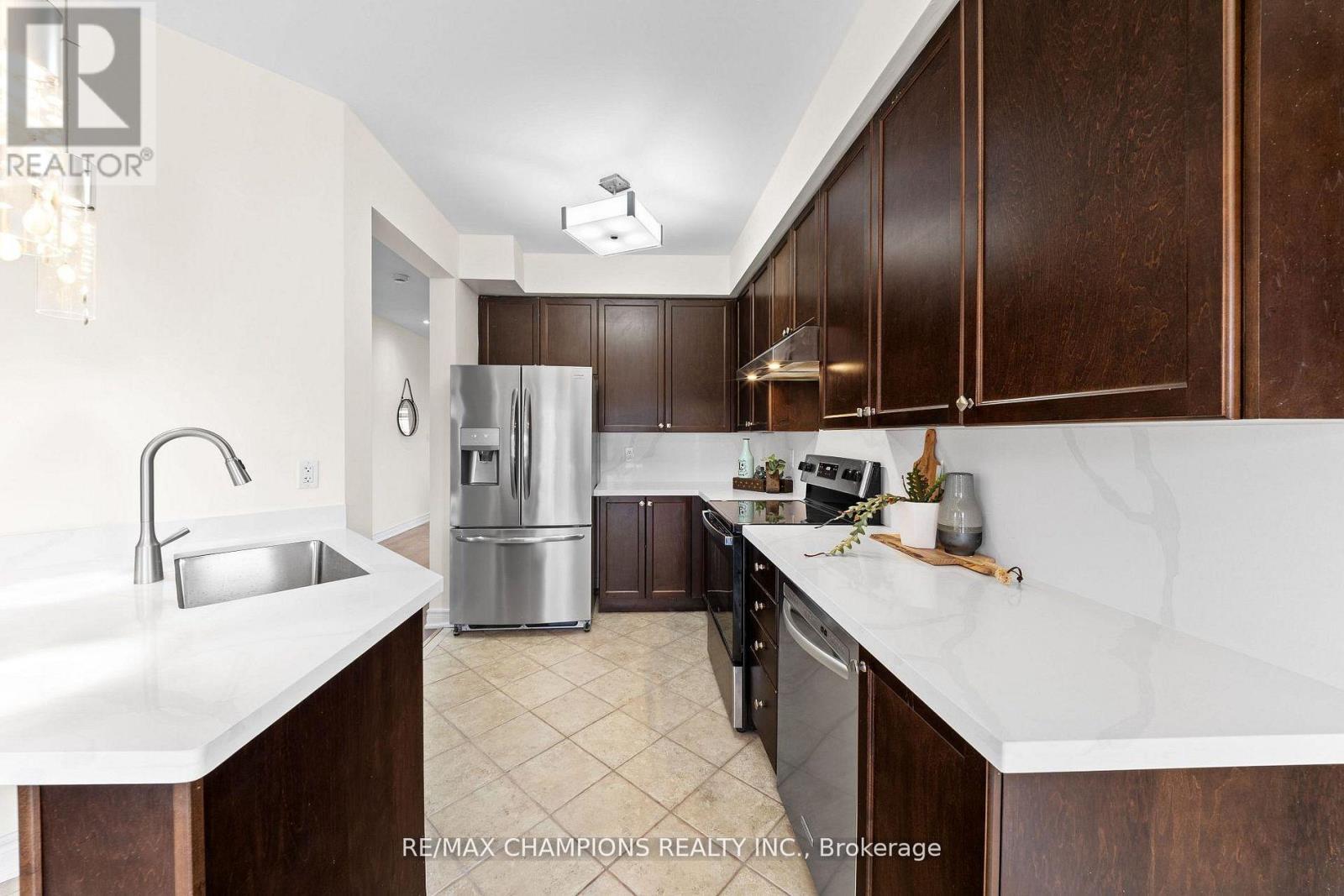 42 Abbotsbury Drive, Brampton, Ontario L6X 0S3 - Photo 6 - W13148510