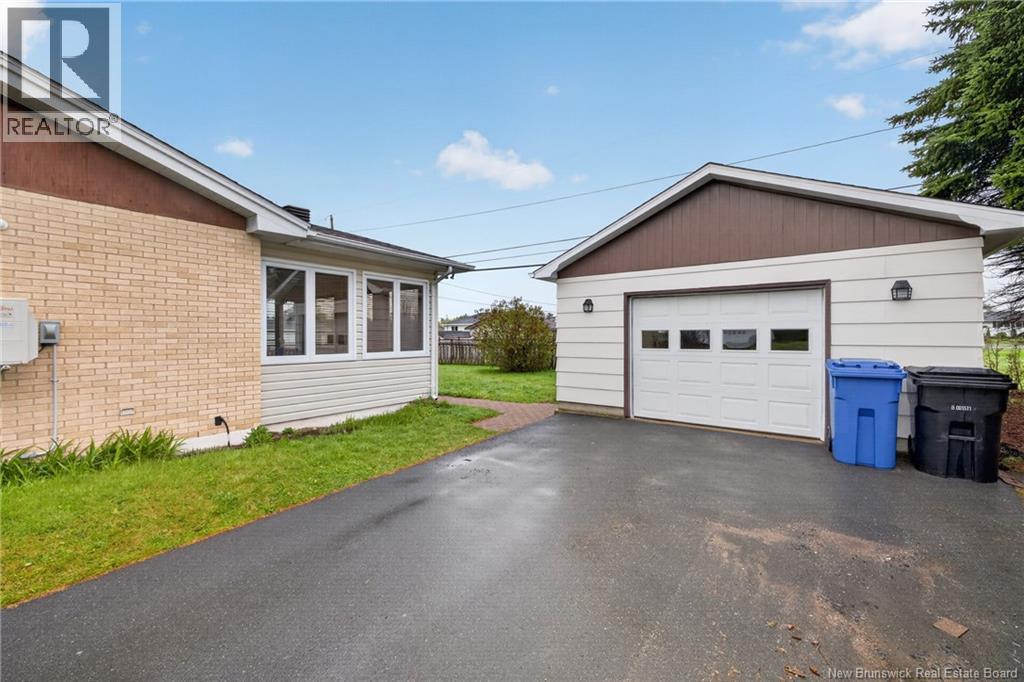 1145 Daniel Drive, Bathurst, New Brunswick  E2A 3X6 - Photo 2 - NB139681