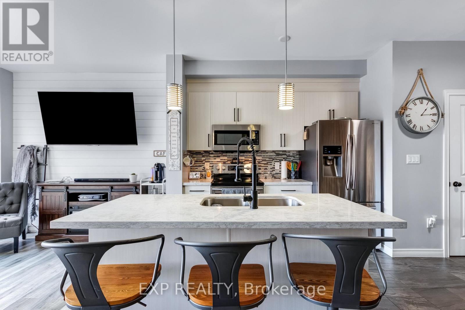 688 DUNN AVENUE, Hamilton, Ontario