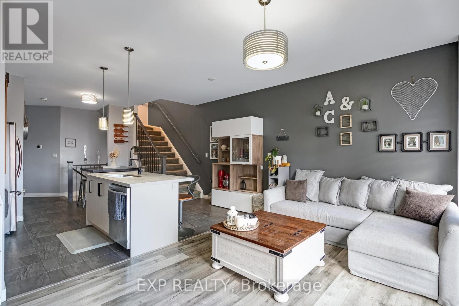 688 Dunn Avenue, Hamilton, Ontario  L8H 6M6 - Photo 2 - X13148336