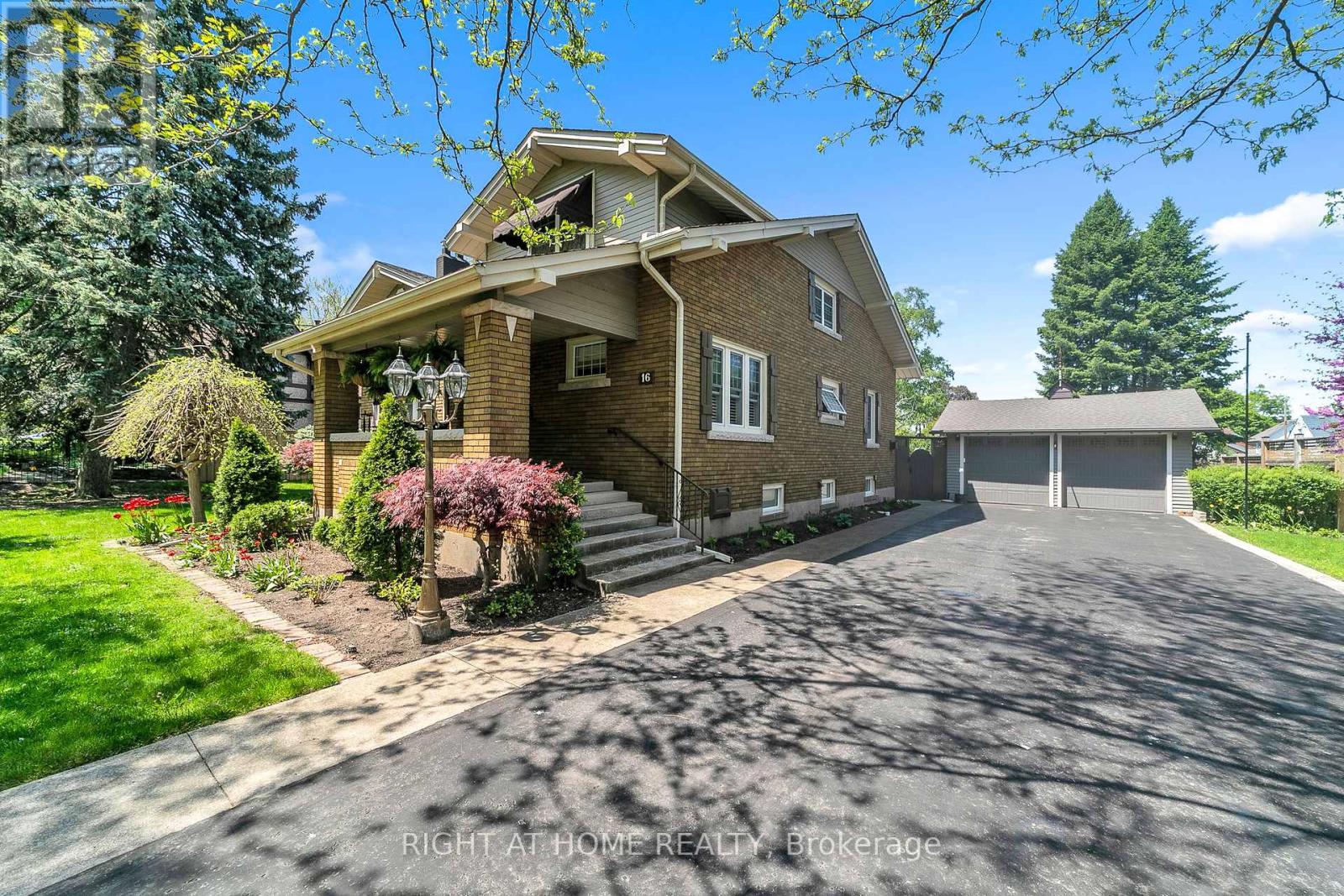16 NELLES BOULEVARD, Grimsby, Ontario