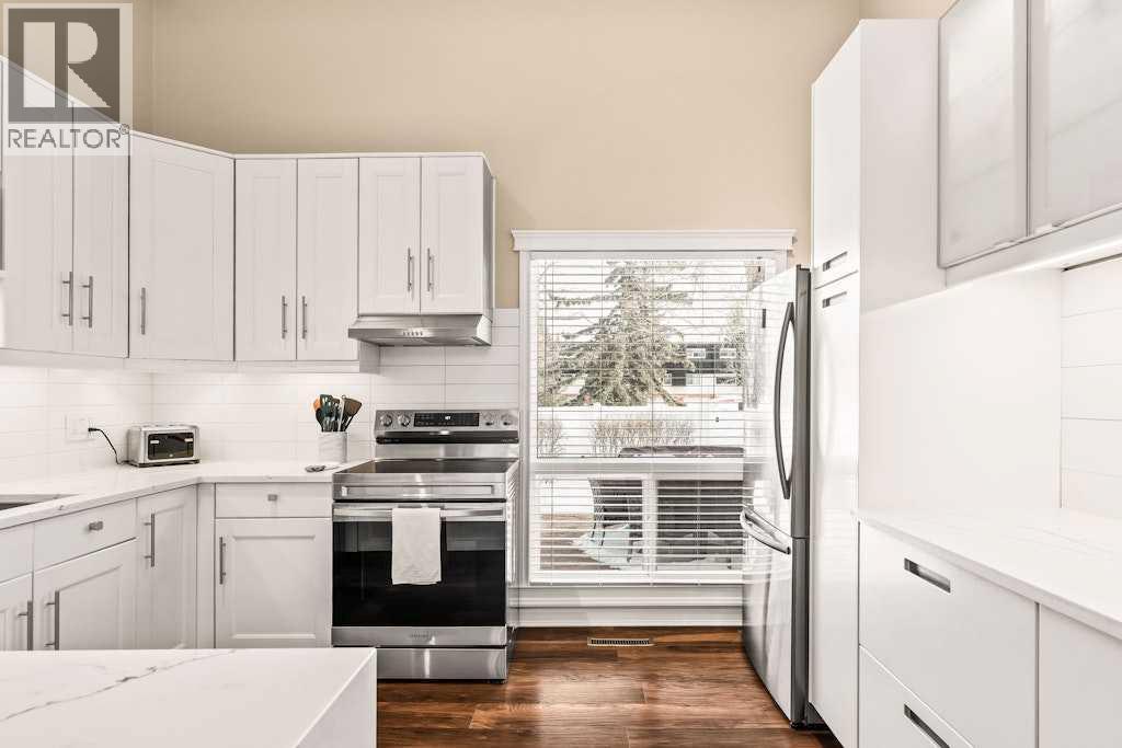 99 Brae Glen Lane SW, Calgary, Alberta  T2W 1B6 - Photo 10 - A2312701