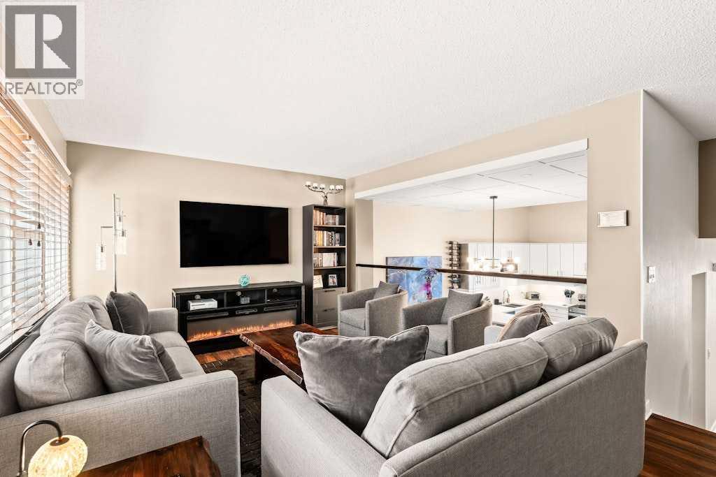 99 Brae Glen Lane SW, Calgary, Alberta  T2W 1B6 - Photo 17 - A2312701