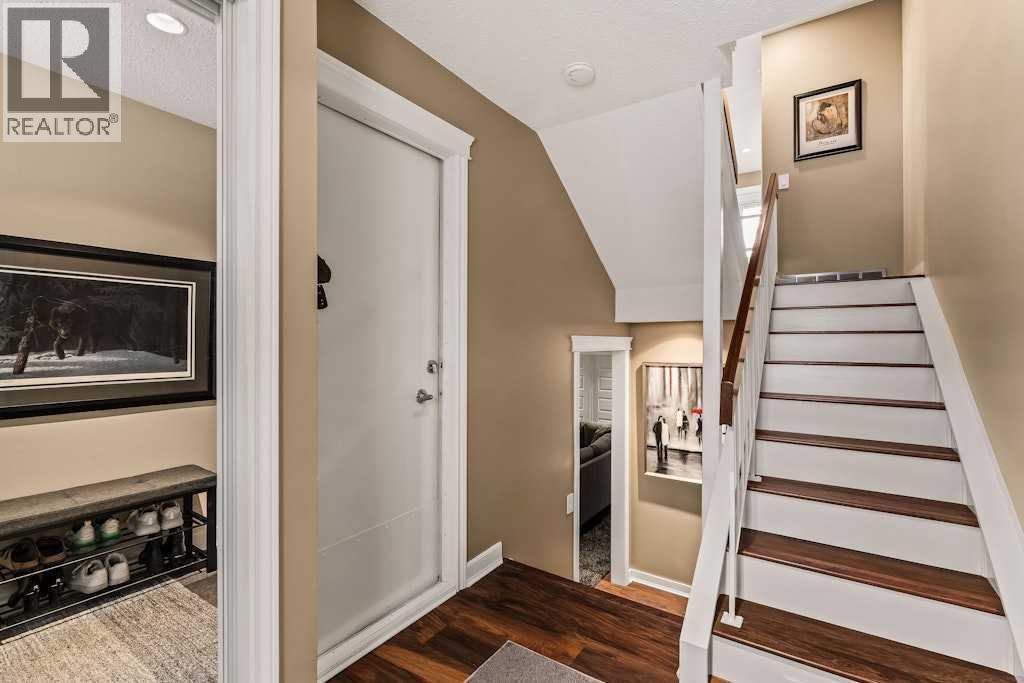 99 Brae Glen Lane SW, Calgary, Alberta  T2W 1B6 - Photo 3 - A2312701