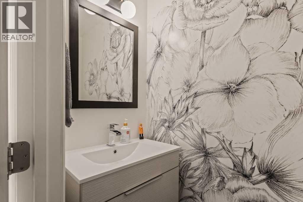 99 Brae Glen Lane SW, Calgary, Alberta  T2W 1B6 - Photo 5 - A2312701