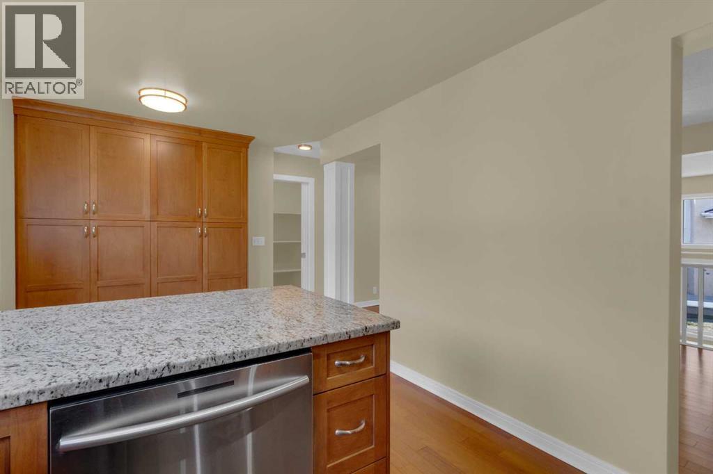 87 Candle Terrace SW, Calgary, Alberta  T2W 6G7 - Photo 11 - A2297042