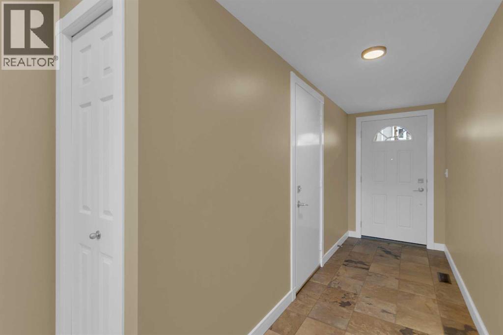 87 Candle Terrace SW, Calgary, Alberta  T2W 6G7 - Photo 14 - A2297042