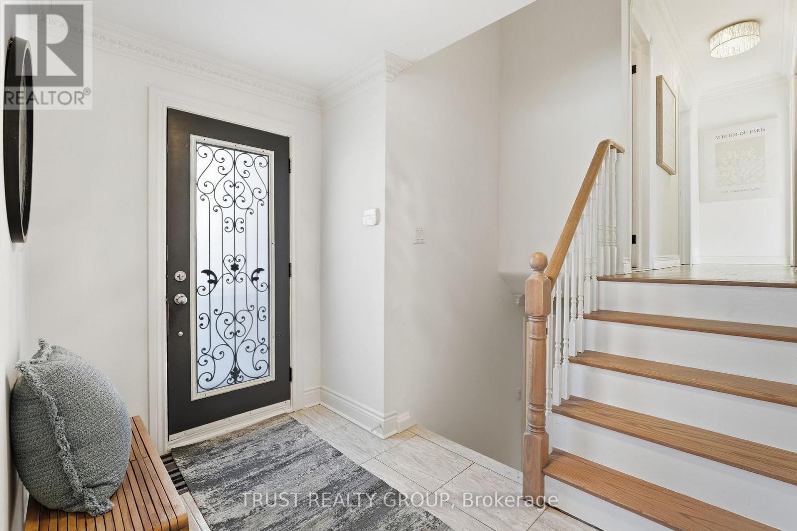 9 Del Ria Drive, Toronto, Ontario  M6L 1L9 - Photo 5 - W13146586