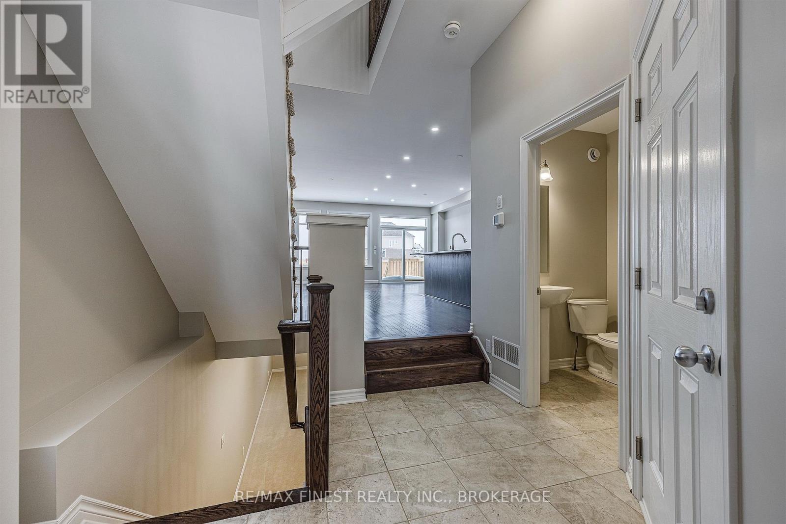 1113 Barrow Avenue, Kingston, Ontario  K7M 0G4 - Photo 3 - X13148668