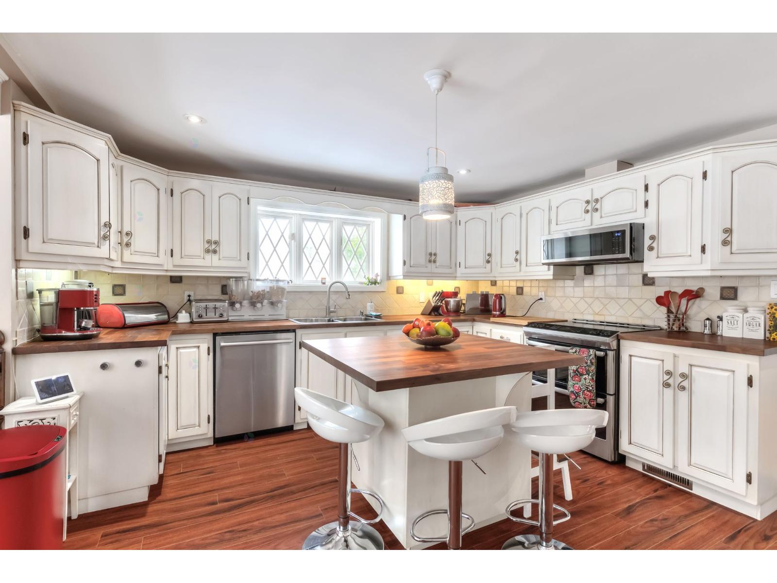 29 Av. Elmwood Senneville Quebec Canada H9X1T6 3