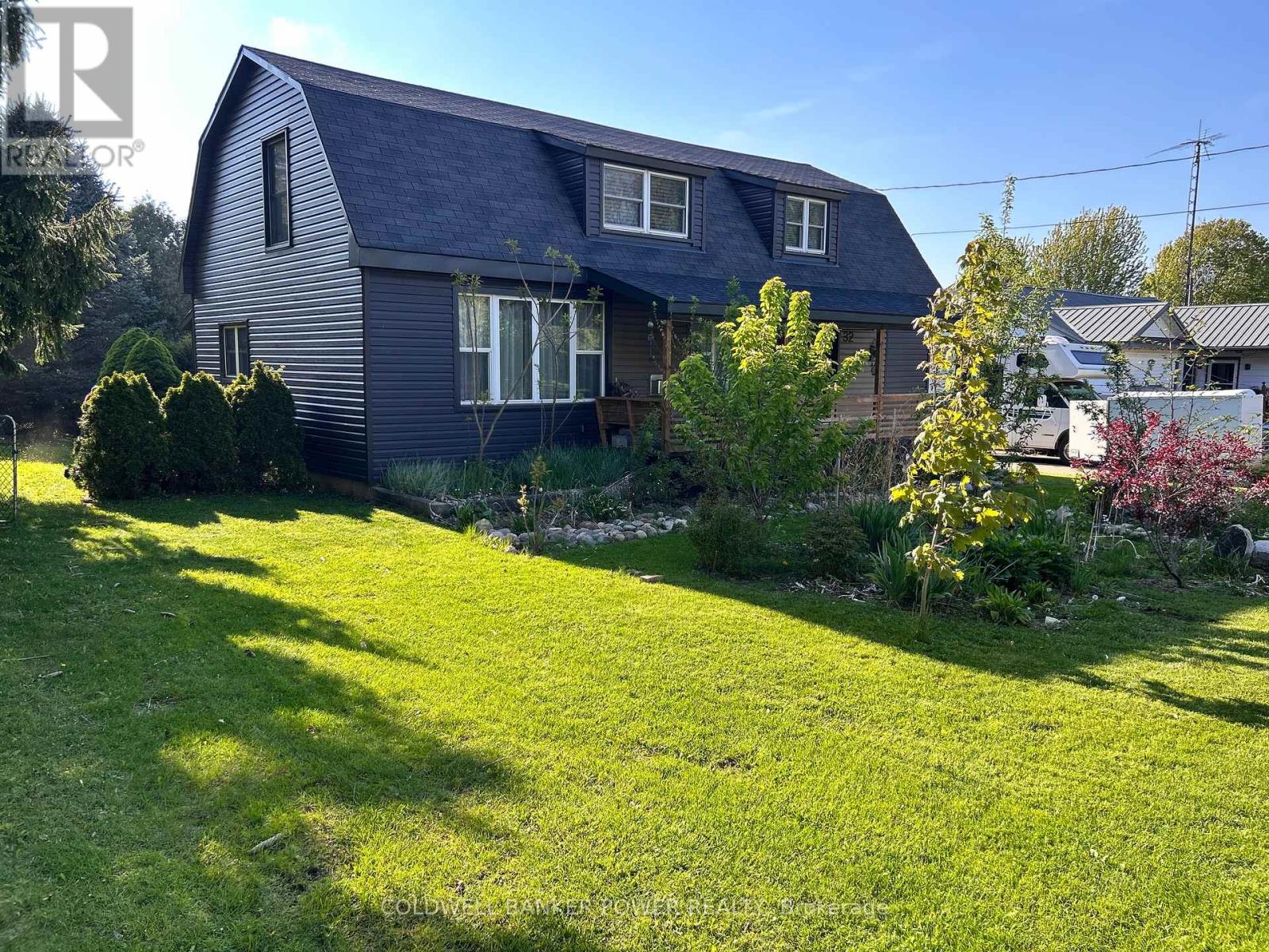 32 Ann Street, Lambton Shores, Ontario  N0M 1B0 - Photo 3 - X13148710