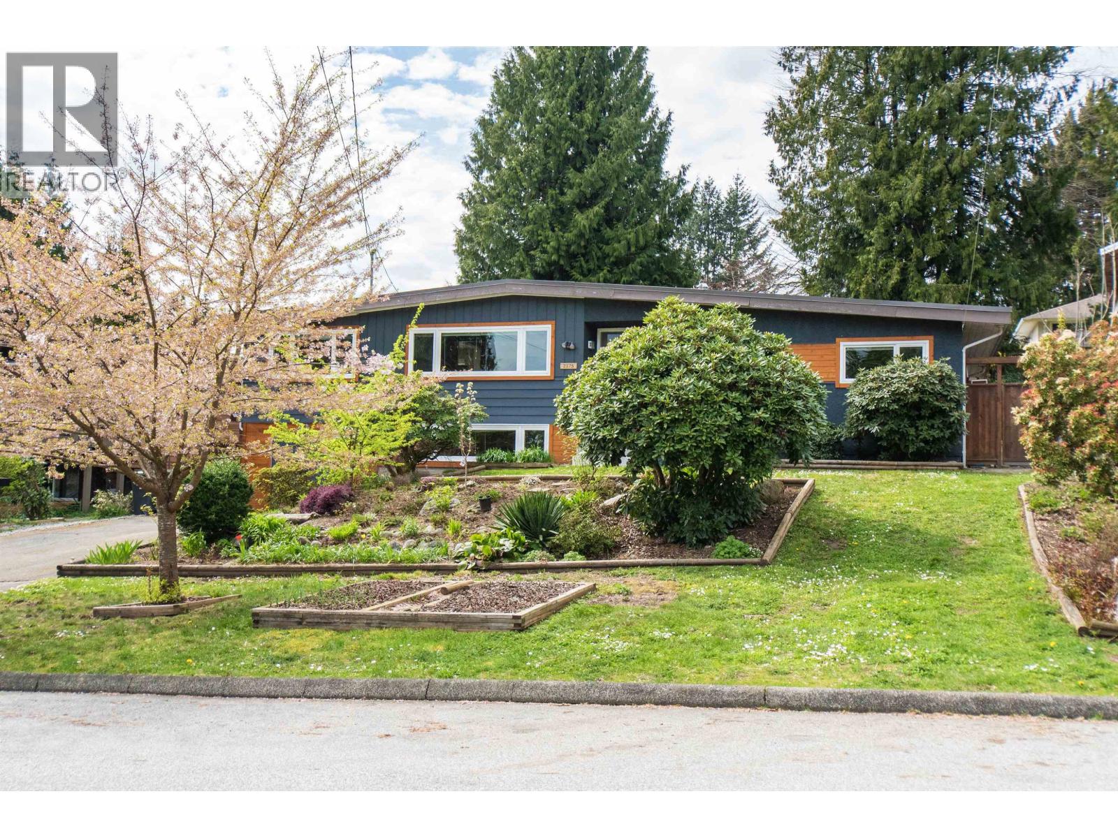 2175 Greylynn Crescent, North Vancouver, British Columbia  V7J 2X6 - Photo 1 - R3125511