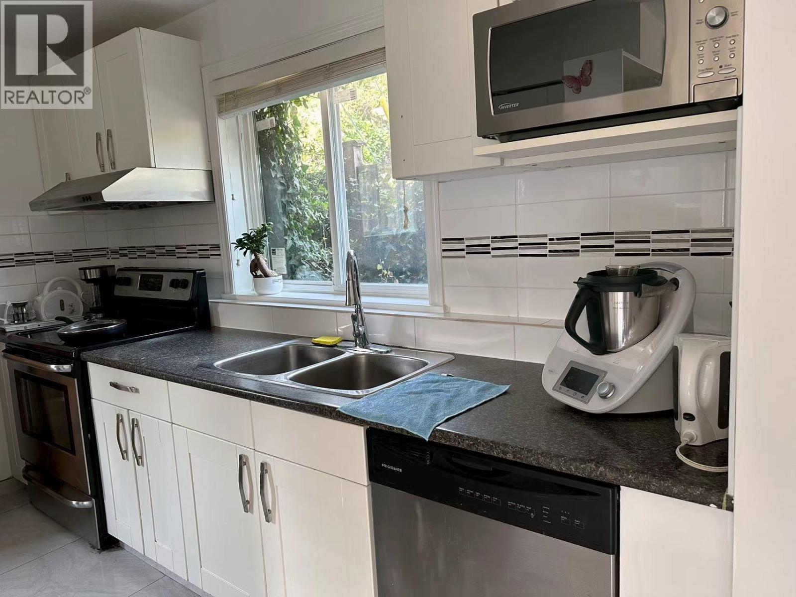 Laneway House 5669 Crown Street, Vancouver, British Columbia  V6N 0B3 - Photo 2 - R3125495