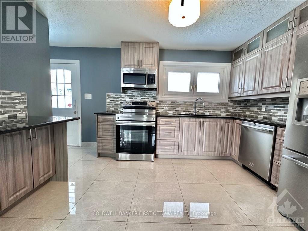 33 Wallford Way, Ottawa, Ontario  K2E 6B1 - Photo 7 - X13148560