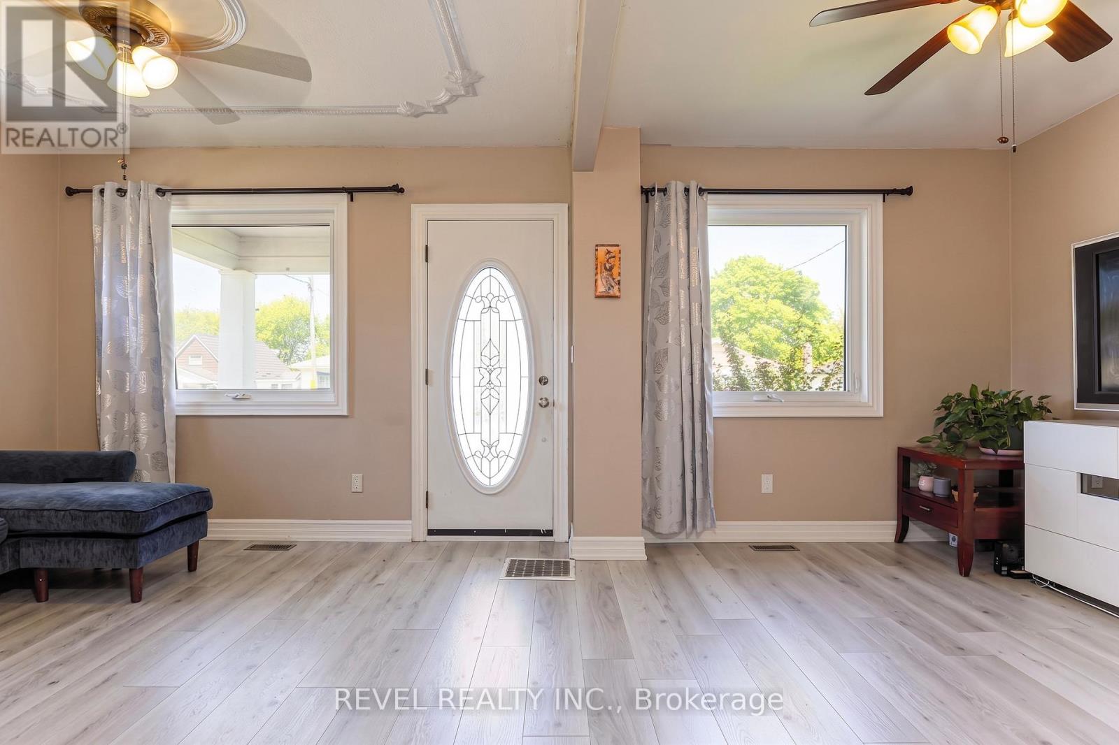241 Annis Street, Oshawa, Ontario  L1H 3P8 - Photo 4 - E13148626