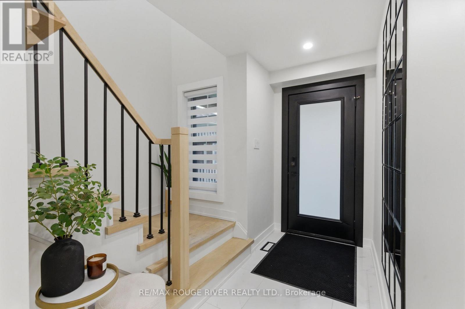 15 Virginia Drive, Whitby, Ontario  L1R 2Y1 - Photo 2 - E13148688