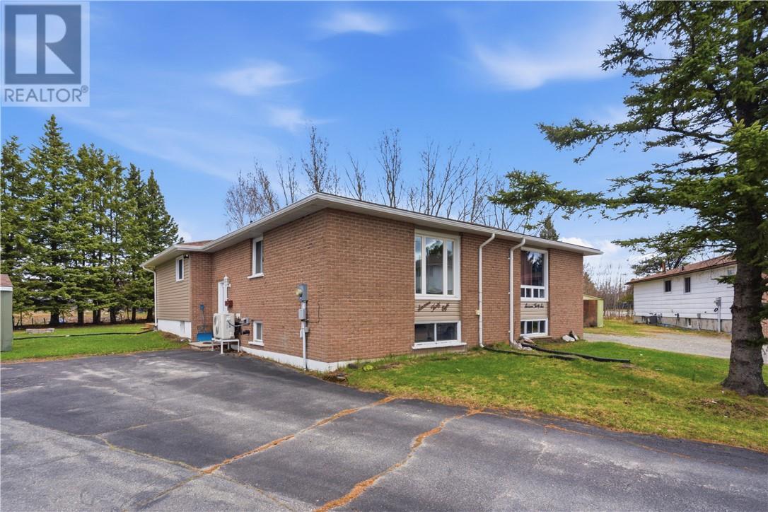 1638 Springbrook, Greater Sudbury, Ontario P3A 5E1 - Photo 1 - 2127885