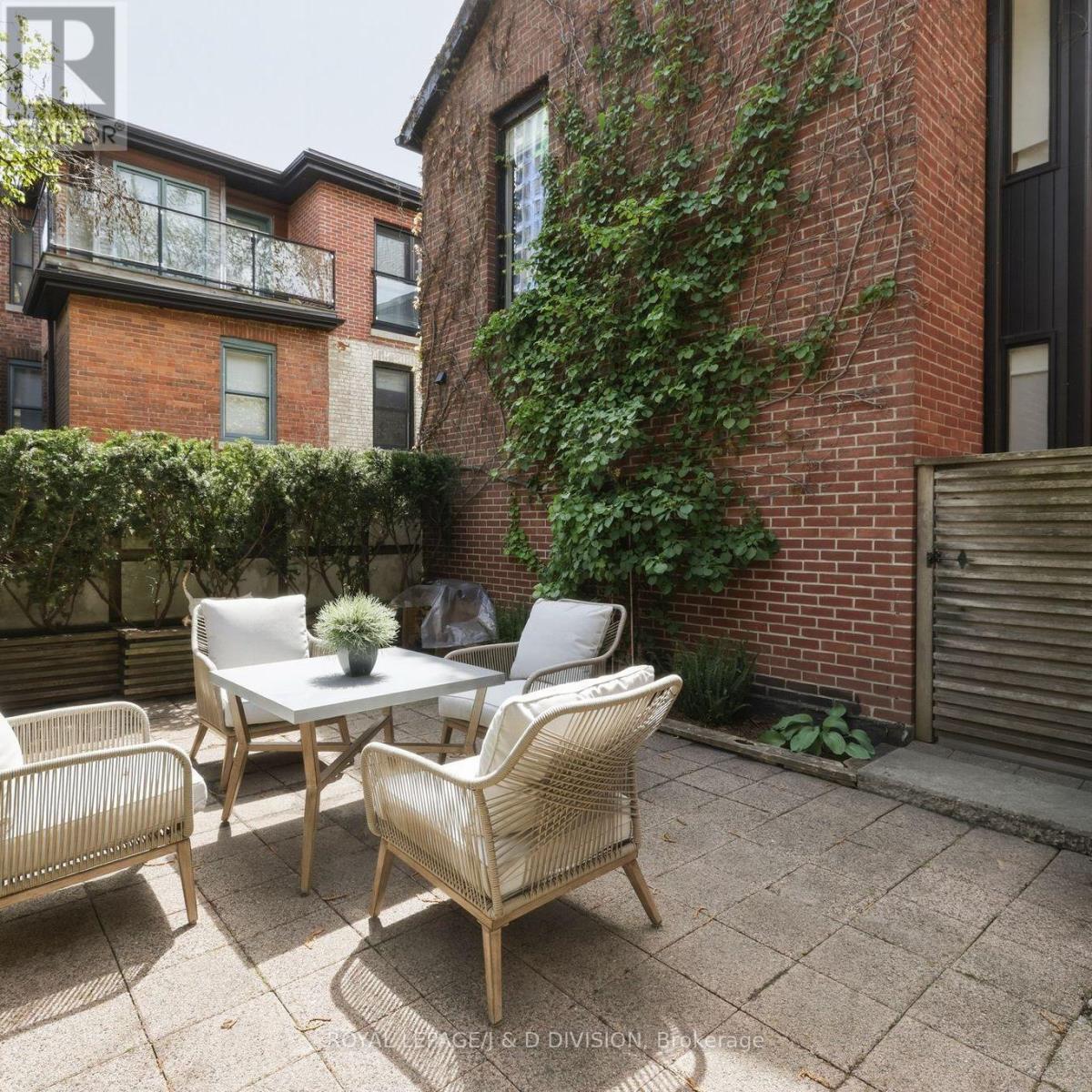 11c Tranby Avenue, Toronto, Ontario  M5R 1N4 - Photo 4 - C13148720