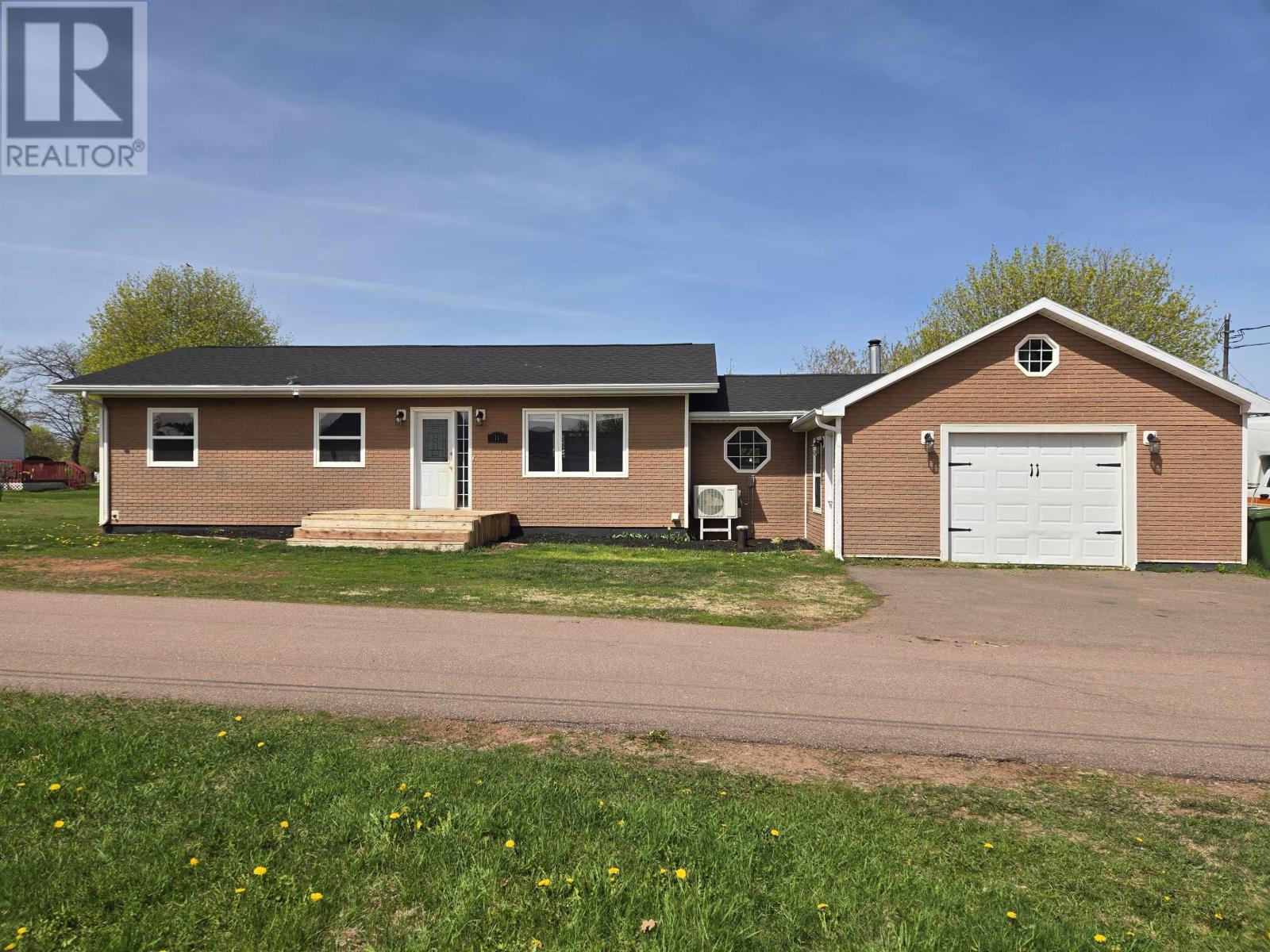 11 Fraser Avenue, Northport, Prince Edward Island  C0B 1B0 - Photo 1 - 202611476