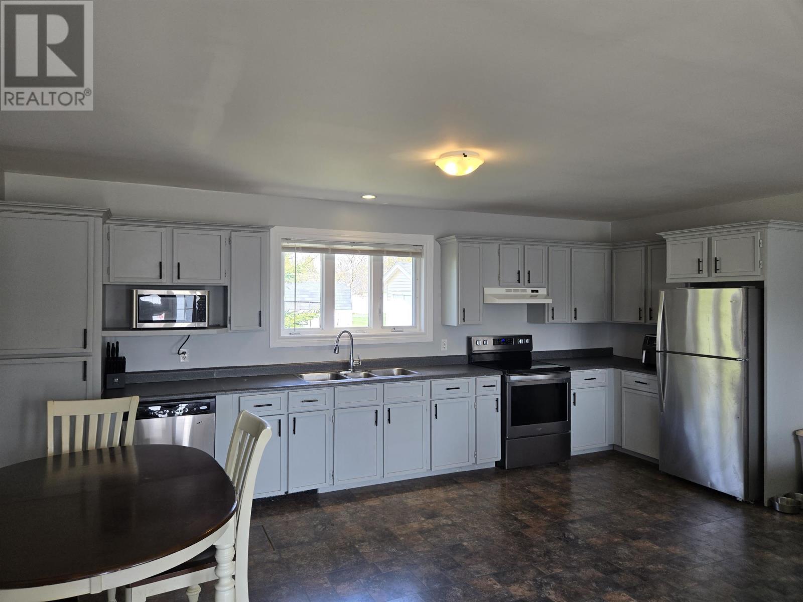 11 Fraser Avenue, Northport, Prince Edward Island  C0B 1B0 - Photo 4 - 202611476