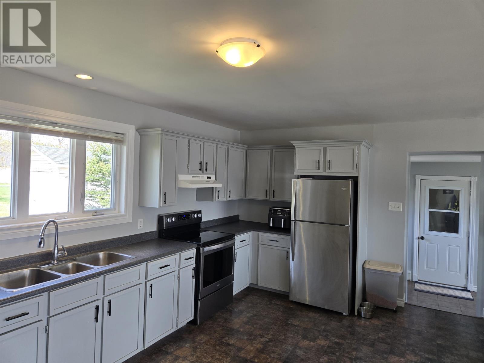 11 Fraser Avenue, Northport, Prince Edward Island  C0B 1B0 - Photo 5 - 202611476