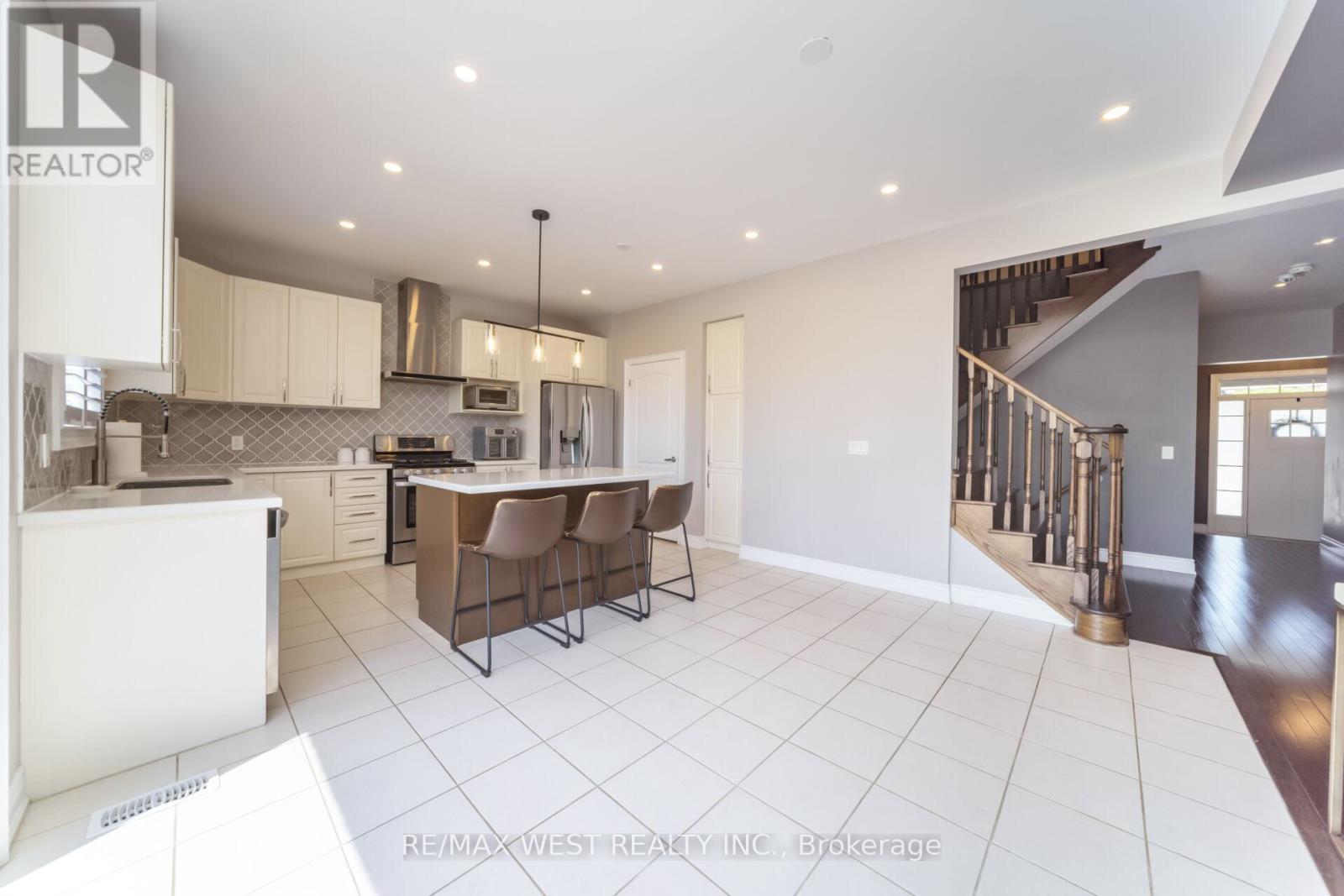 207 Symington Avenue, Oshawa, Ontario  L1L 0J8 - Photo 14 - E13148754