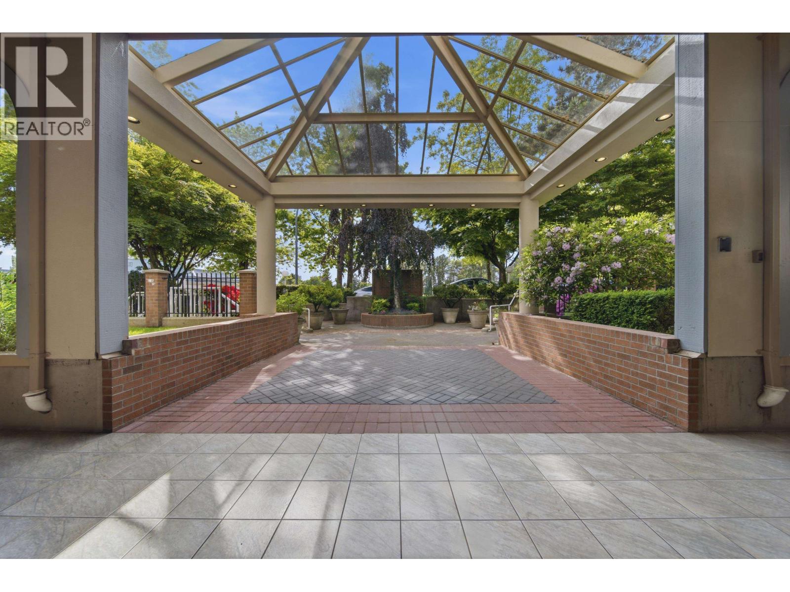 203 7326 ANTRIM AVENUE, Burnaby, British Columbia