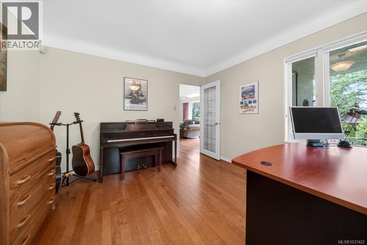 1567 Athlone Dr, Saanich, British Columbia  V8P 2T2 - Photo 16 - 1037422