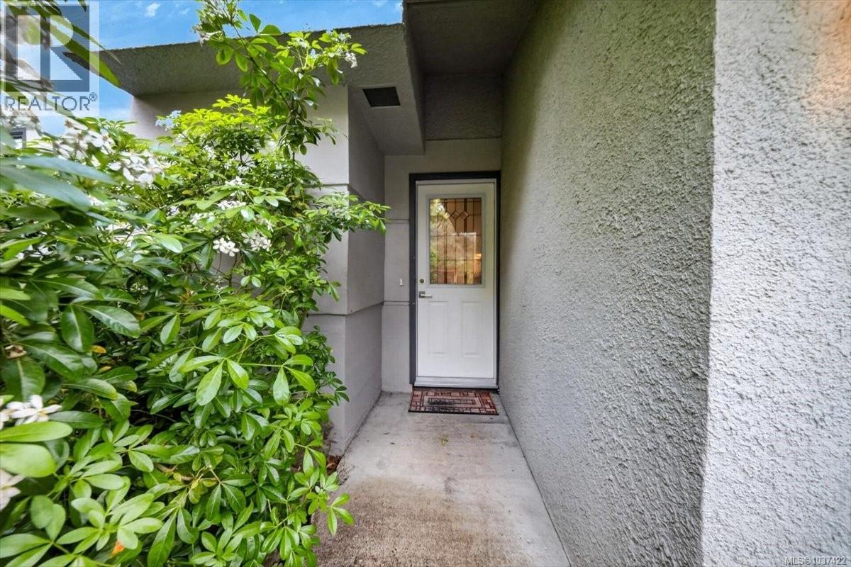 1567 Athlone Dr, Saanich, British Columbia  V8P 2T2 - Photo 42 - 1037422