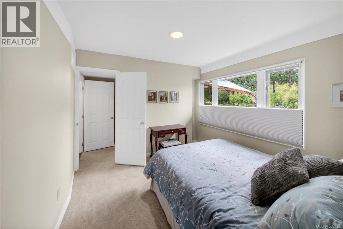 1567 Athlone Dr, Saanich, British Columbia  V8P 2T2 - Photo 48 - 1037422