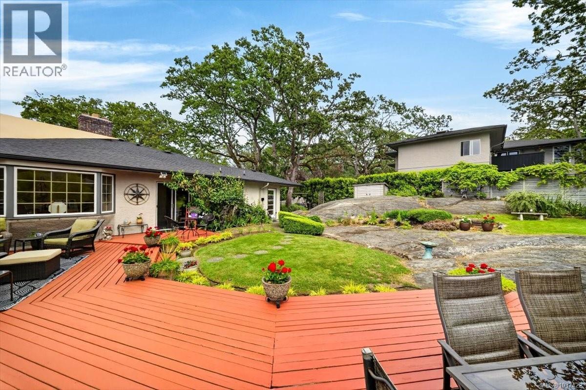 1567 Athlone Dr, Saanich, British Columbia  V8P 2T2 - Photo 7 - 1037422